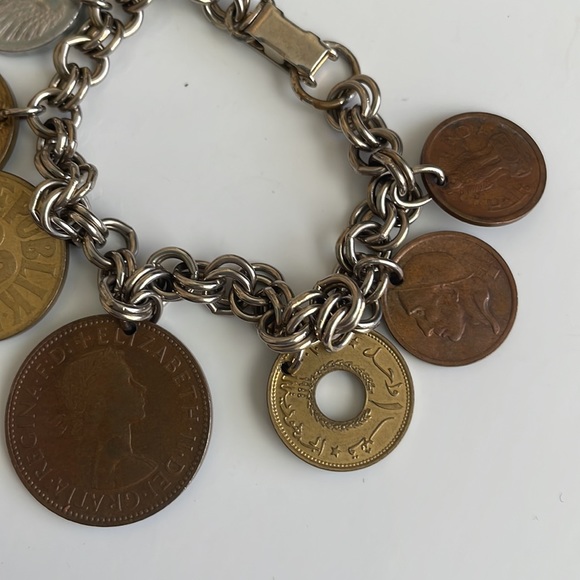 Vintage coin charm bracelet with various European coins on a silver tone chain - Picture 8 of 12